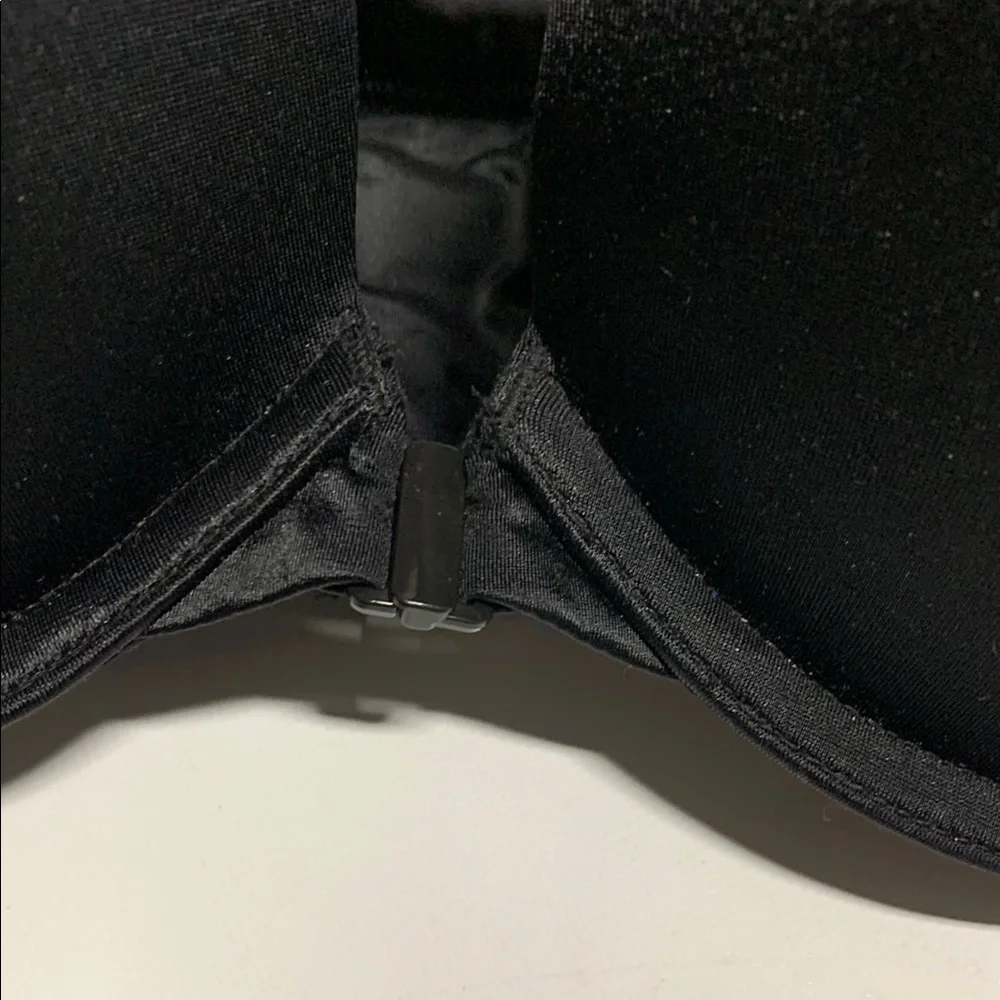 Victoria’s Secret - 32DD - 7138 -‎ Black Women's Racerback Bra w/ Nude